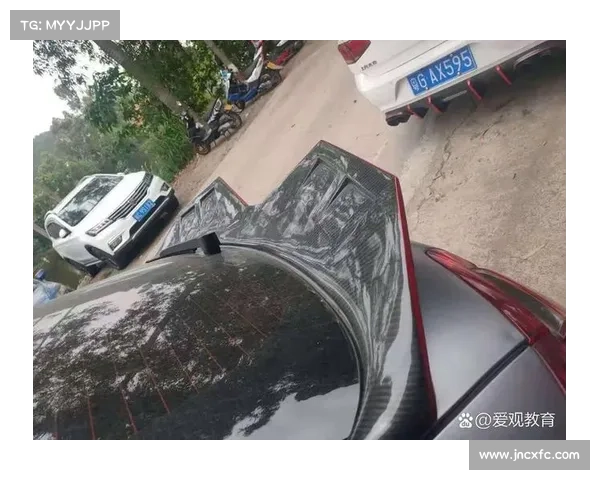 众泰SR9的推出,逼得保时捷Macan改款! 众泰SR9的推出,逼得保时捷Macan改款!